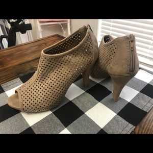 Madden Girl taupe color heel
